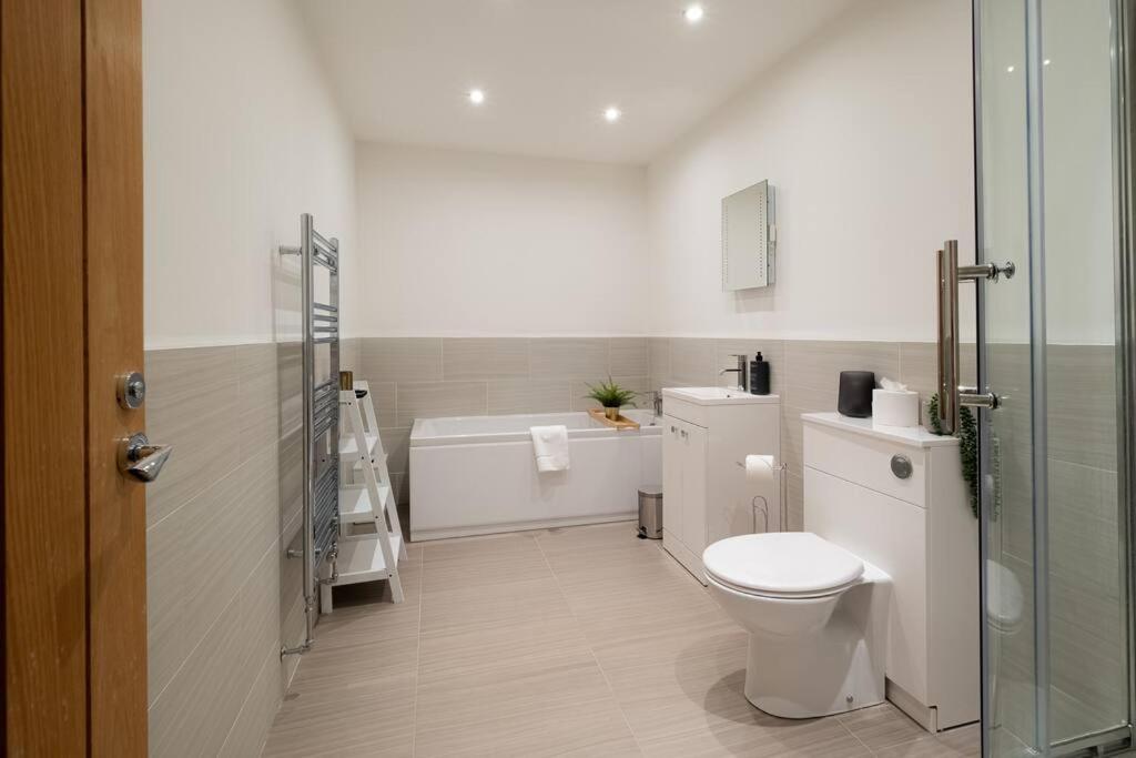 2 Bed 2 Bath Spacious Apartment In Central 애버딘 외부 사진