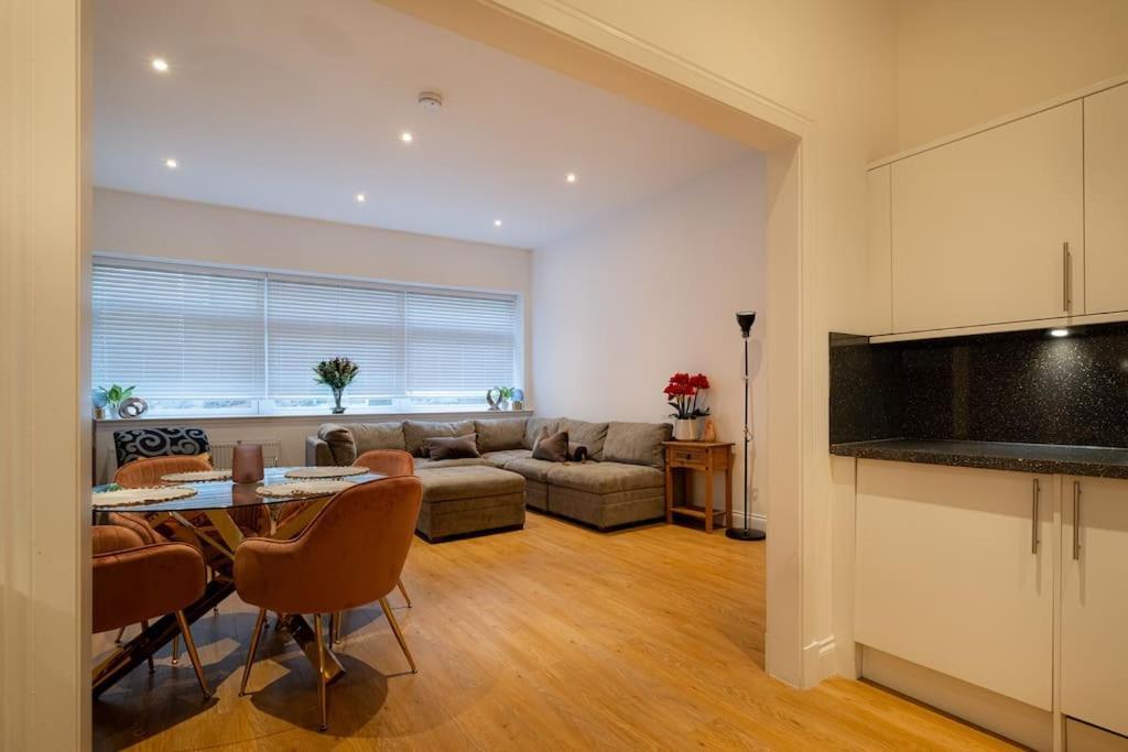 2 Bed 2 Bath Spacious Apartment In Central 애버딘 외부 사진
